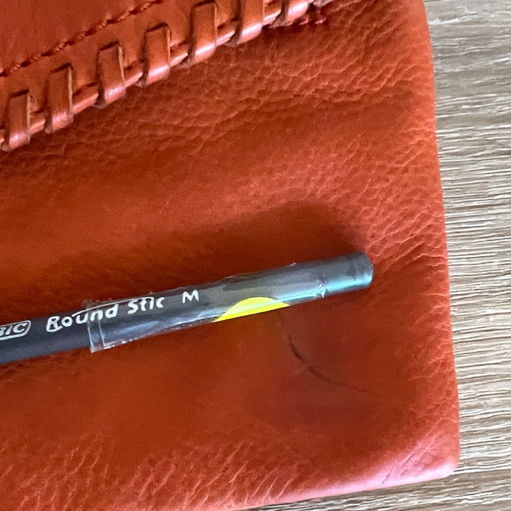 HOBO Orange Leather Crossbody Bag w detailed liner - Picture 7 of 7